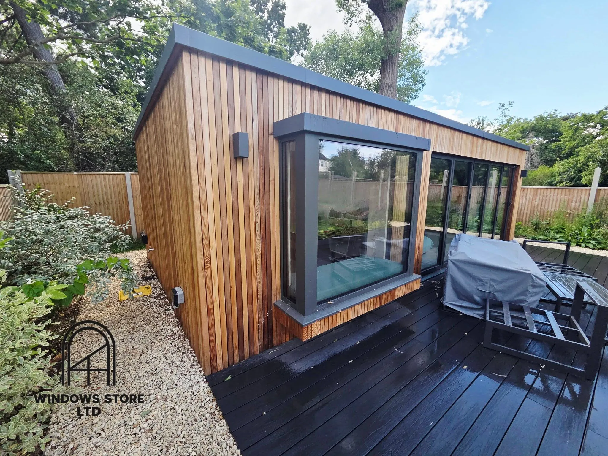 Thermally broken aluminium windows in slim frames on a modern extension, London
